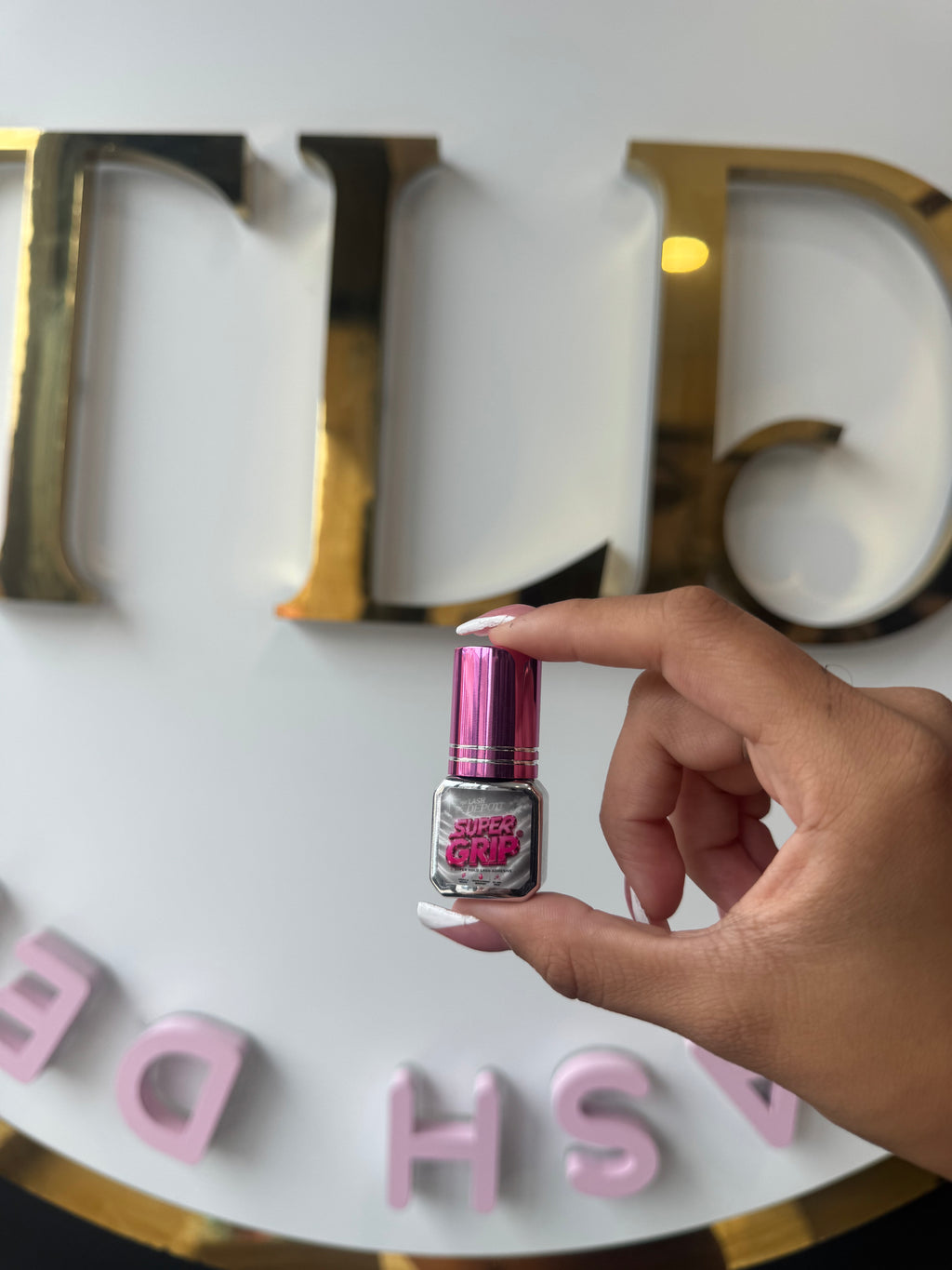 SUPER GRIP LASH ADHESIVE